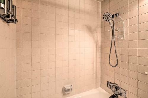 Pet-friendly Chic Home With Spacious Back Yard!