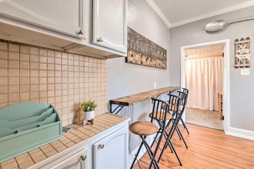 Pet-friendly Chic Home With Spacious Back Yard!