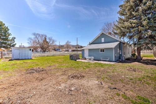 Pet-friendly Chic Home With Spacious Back Yard!