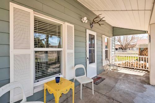 Pet-friendly Chic Home With Spacious Back Yard!