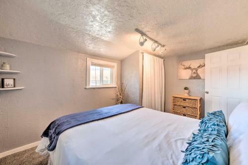 Pet-friendly Chic Home With Spacious Back Yard!