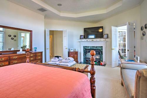 Spacious Chester Home With Yard On James River!