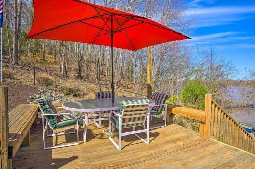 Spacious Chester Home With Yard On James River!