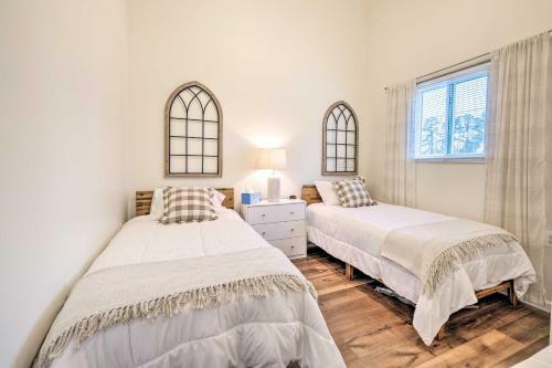 Waterfront Cottage With Private Beach And Deck!