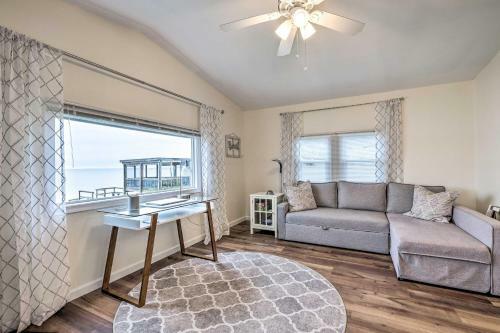 Waterfront Cottage With Private Beach And Deck!