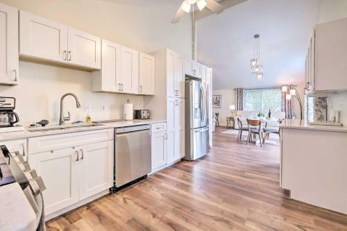 Waterfront Cottage With Private Beach And Deck!