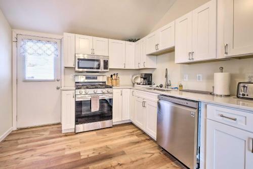 Waterfront Cottage With Private Beach And Deck!