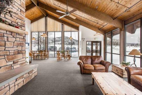 Apartamento Cozy Top Floor Condo With Mountain Views