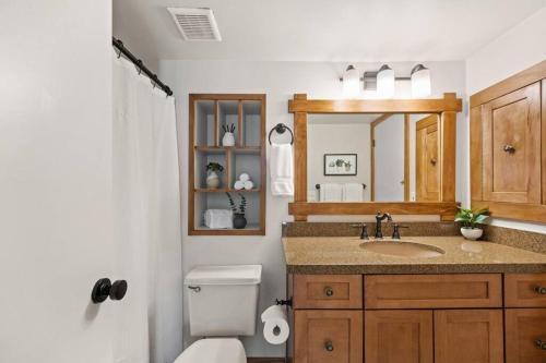 Apartamento Cozy Top Floor Condo With Mountain Views