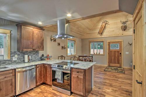 Secluded Ashford Getaway With Fire Pit And Grill!