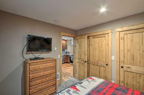 Secluded Ashford Getaway With Fire Pit And Grill!