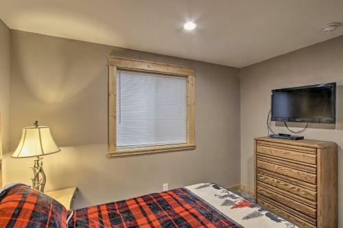 Secluded Ashford Getaway With Fire Pit And Grill!