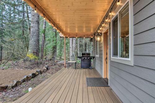 Secluded Ashford Getaway With Fire Pit And Grill!