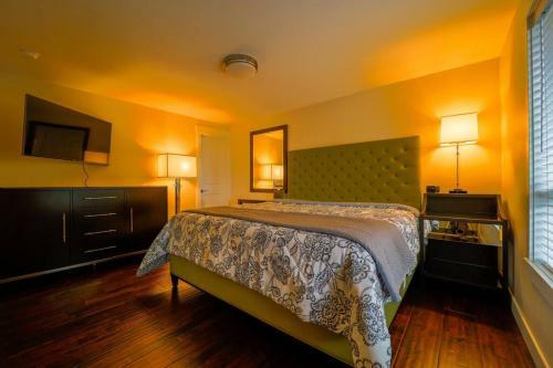 Modern Lake Hills Villa, Ideal Long Or Shared Stay