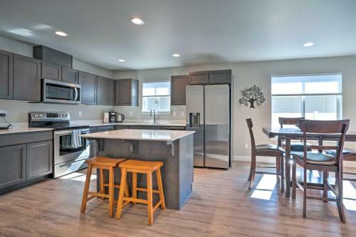 Charming Home With Mtn And Columbia River Views!