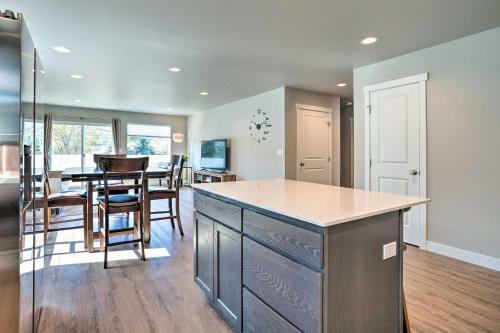 Charming Home With Mtn And Columbia River Views!