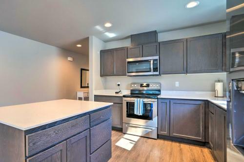 Charming Home With Mtn And Columbia River Views!