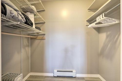 Centrally Located South Hill Apartment With Tv!