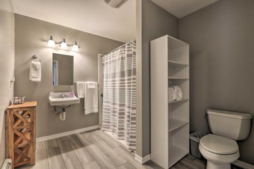 Centrally Located South Hill Apartment With Tv!