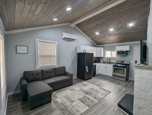 Summerlee Suite - Beautiful Remodeled Farmhouse