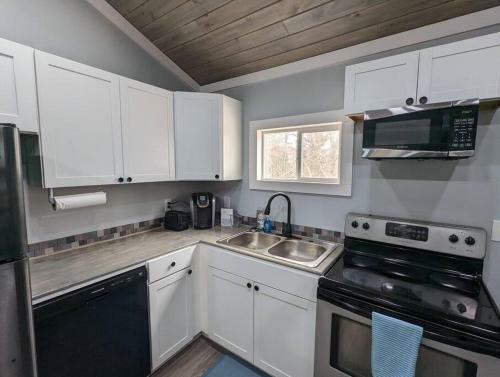 Summerlee Suite - Beautiful Remodeled Farmhouse