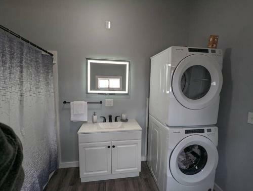 Summerlee Suite - Beautiful Remodeled Farmhouse