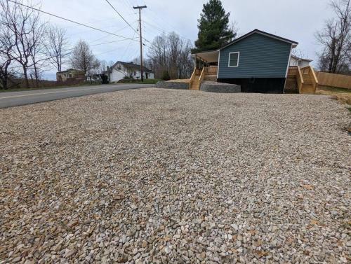 Summerlee Suite - Beautiful Remodeled Farmhouse