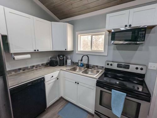 Summerlee Suite - Beautiful Remodeled Farmhouse