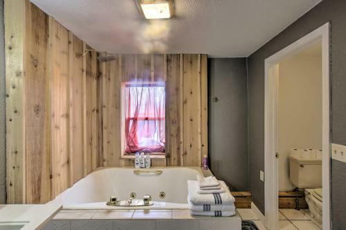 Sheboygan Home With Private Hot Tub And Fire Pit!