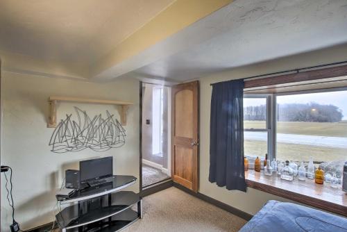 Sheboygan Home With Private Hot Tub And Fire Pit!