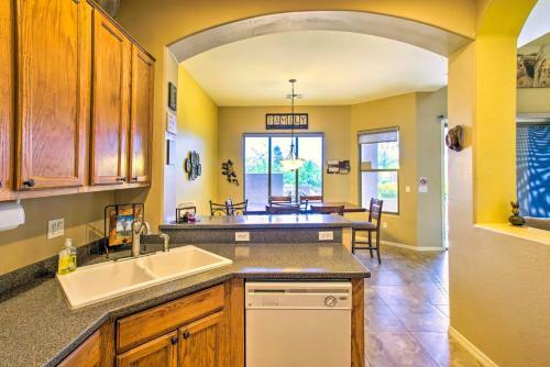 Gold Canyon Town Home With Community Amenities!