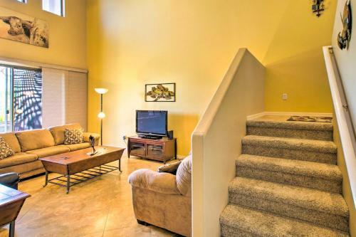 Gold Canyon Town Home With Community Amenities!