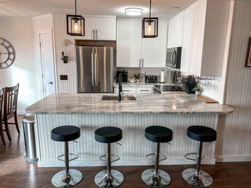 Apartamento 202d Summit - Completely Remodeled Modern Condo In Summit!