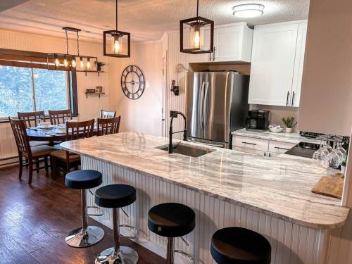 Apartamento 202d Summit - Completely Remodeled Modern Condo In Summit!