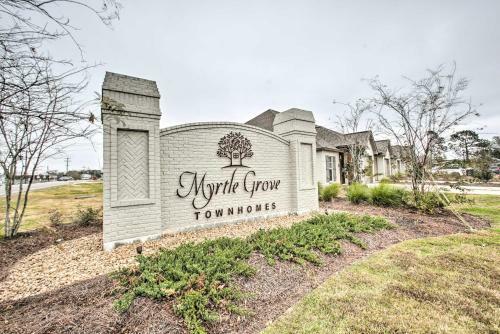 Dreamy Prairieville Townhome With Deck And Yard!