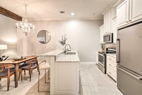 Dreamy Prairieville Townhome With Deck And Yard!