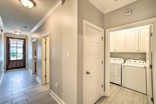 Dreamy Prairieville Townhome With Deck And Yard!