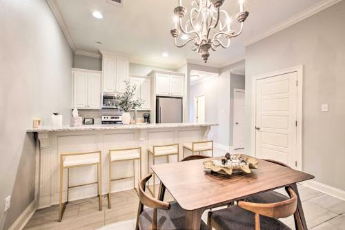 Dreamy Prairieville Townhome With Deck And Yard!