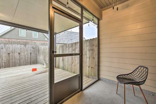 Dreamy Prairieville Townhome With Deck And Yard!