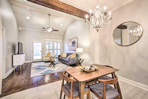 Dreamy Prairieville Townhome With Deck And Yard!