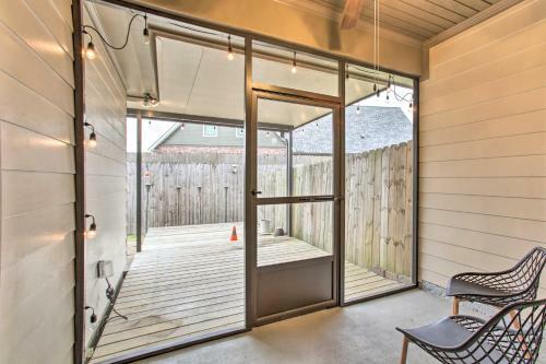 Dreamy Prairieville Townhome With Deck And Yard!