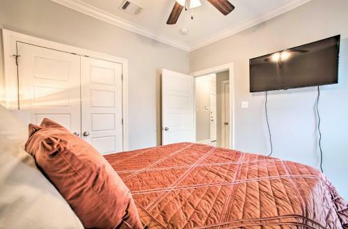 Dreamy Prairieville Townhome With Deck And Yard!