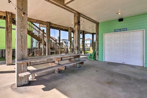 Crystal Beach Coastal Home - Walk To Shore!