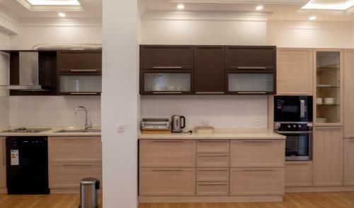 Boulevard Side Apartments