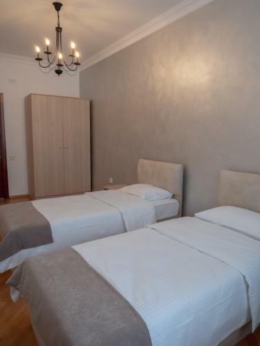 Boulevard Side Apartments