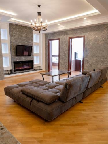 Boulevard Side Apartments