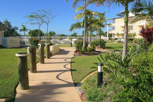 Hotel Moorings Beach Resort