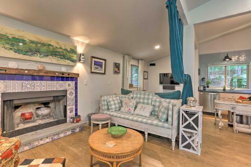 Mid-century Cabin With Resort Amenities On Lake!