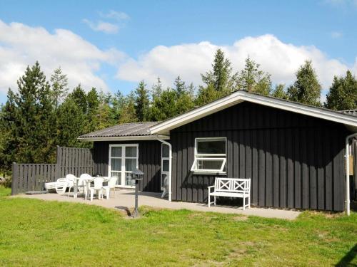 Three-bedroom Holiday Home In Bl�vand 34