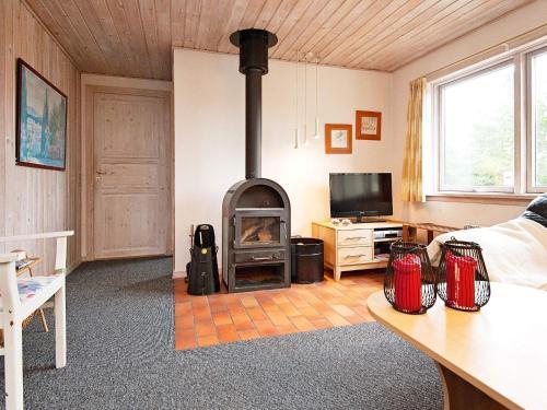 Three-bedroom Holiday Home In Bl�vand 4